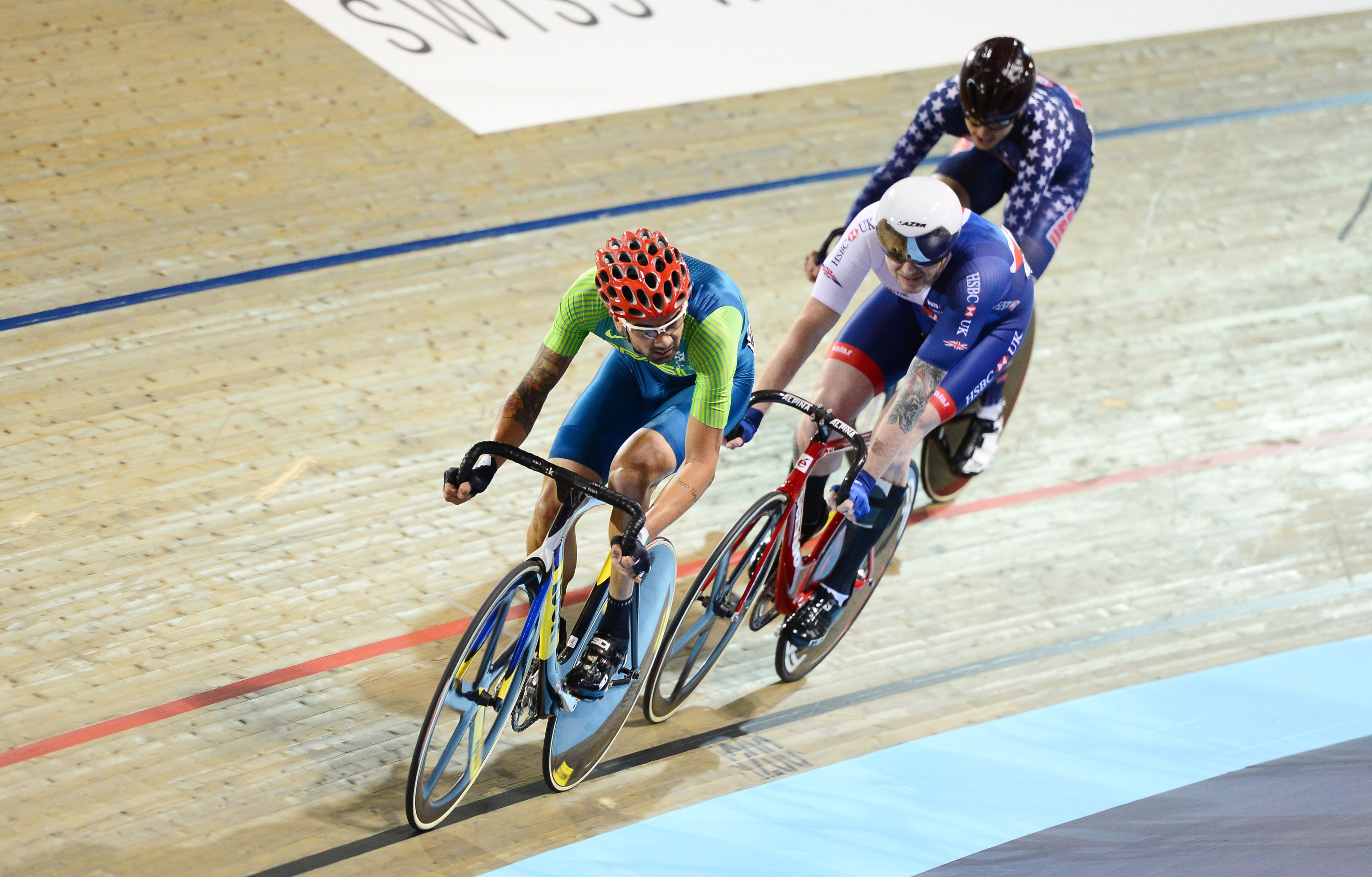 Jon Gildea claimed the first rainbow stripes of his cycling career, winning the individual pursuit and scratch race and adding a silver medal in the kilo